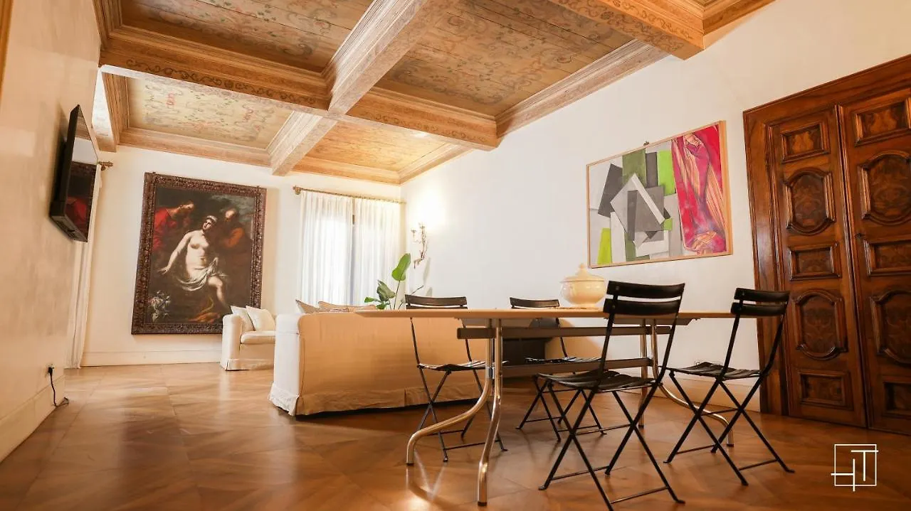 Ht - Casa Del Pittore In Piazza Delle Erbe location